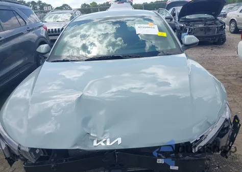 2025 Kia K4 Lxs из США, поврежденный, VIN 3KPFT4DE8SE041047